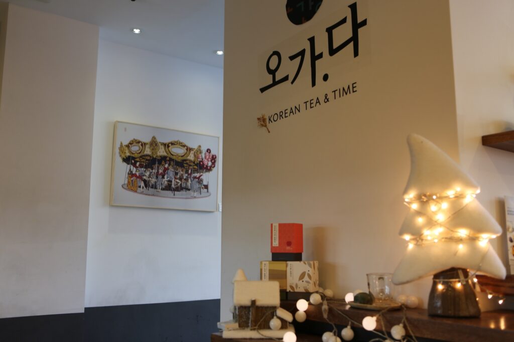 [오가다와 내숭이야기 전시회] 카페 오가다 문화일보점 전시 전경